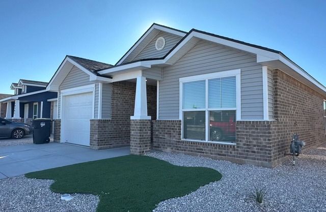 Beautiful, Safe, and Cozy 3-Bedroom Home in North Odessa: The Paris Escape