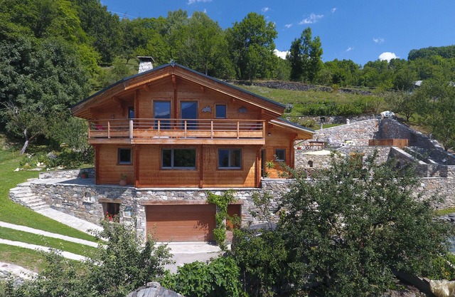 Hermoso chalet de Saboya, en una pendiente soleada y frente a Les Arcs y La Plagne