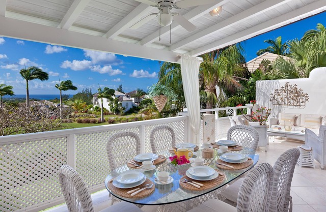 Hermosa villa aislada con vistas al campo de golf y al mar Caribe.