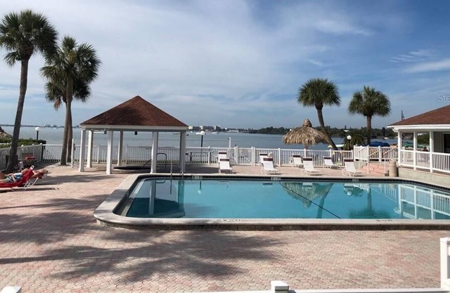 Beautiful Sea View Condo. Gorgeous location!