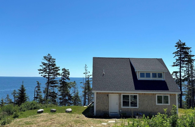 Beautiful Seaside cottage with stunning views