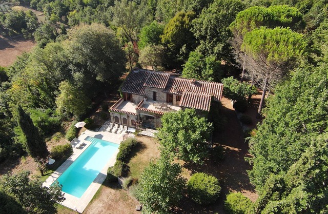 Hermosa Umbria granja con piscina privada