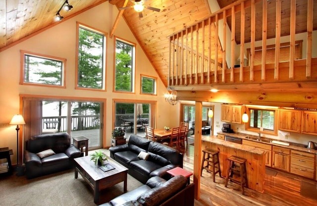 Hermoso entorno de la nueva casa en Eagle River Chain of Lakes (Bagre Lake)