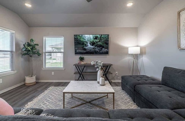 Beautiful Shallowater - A - 3BR/2BA - New House
