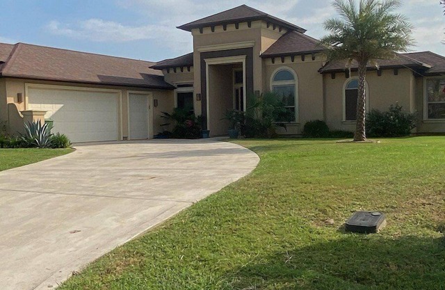 Beautiful Single Family Home in 21 Whooping Crane