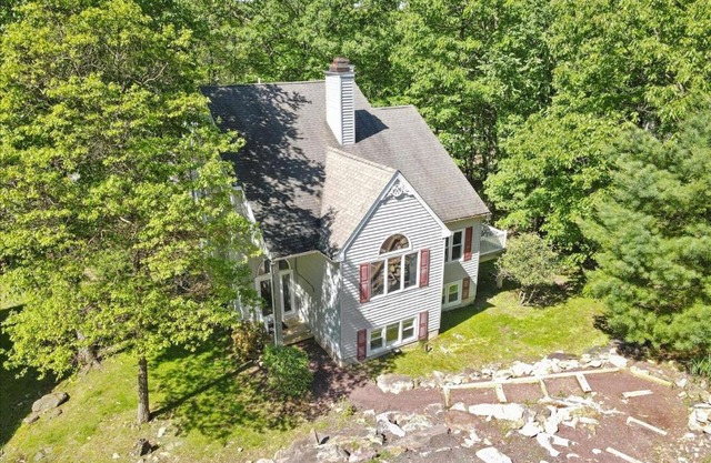 Beautiful Ski & Mountain View Home by the Lake