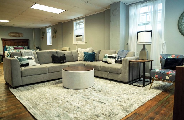 Beautiful sleeps 6 apartment, walking distance to Downtown Pilot Mountain Unit 1