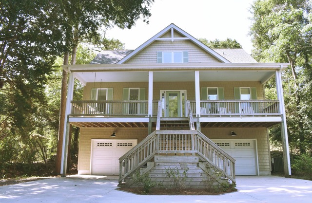 Beautiful Sound Side Home w/Private Beach Access (Hawthorne Haven)