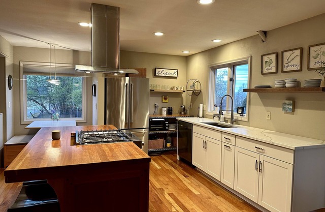 Beautiful South Anchorage Home