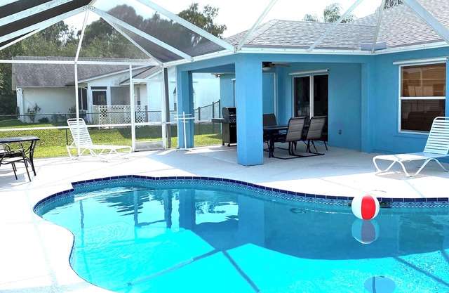 Beautiful Spacious home with large heated Pool - Summer Fun and Winter Escapes