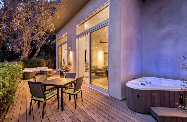 Beautiful Spacious ArtHaus!