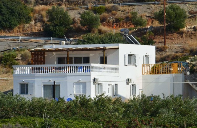 Espaciosa Villa en Makry Gialos con vistas al Mediterráneo