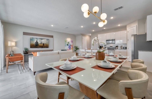 Beautiful spacious home for best Disney vacation