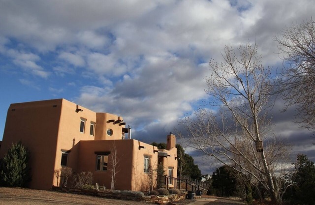 Beautiful Spacious Home with Scenic Views - Pet Friendly
