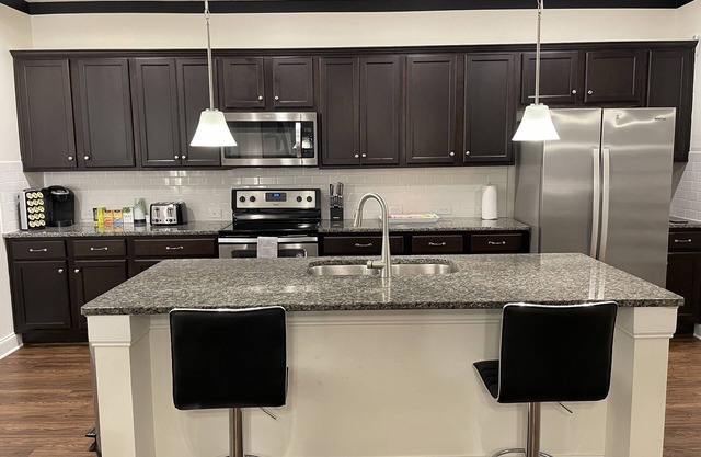 Beautiful spacious Home W/Complimentary Bar&Snacks