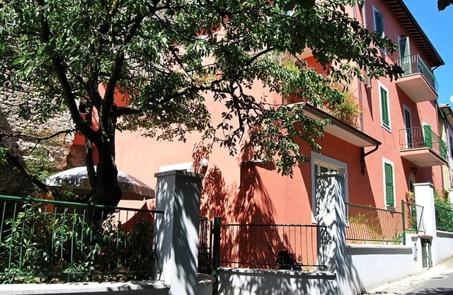 Hermoso y espacioso apartamento de vacaciones de 2 dormitorios en Umbrian Town Villa