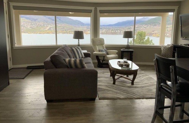 HERMOSA Y ESPACIOSA SUITE KALAMALKA LAKEVIEW - MEJOR PUNTO DE VACACIONES DE VERANO EN BC