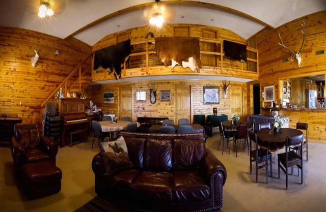 Hermosa y espaciosa logia de 6 habitaciones ranch lodge
