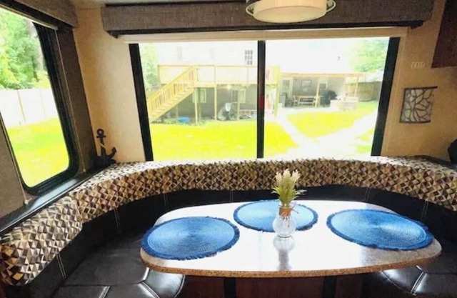 Beautiful Spacious RV Camper on local property, 5 minutes from Snellville City.