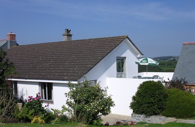 Beautiful spacious, split-level house near Fowey, heated swimming pool, hot tub