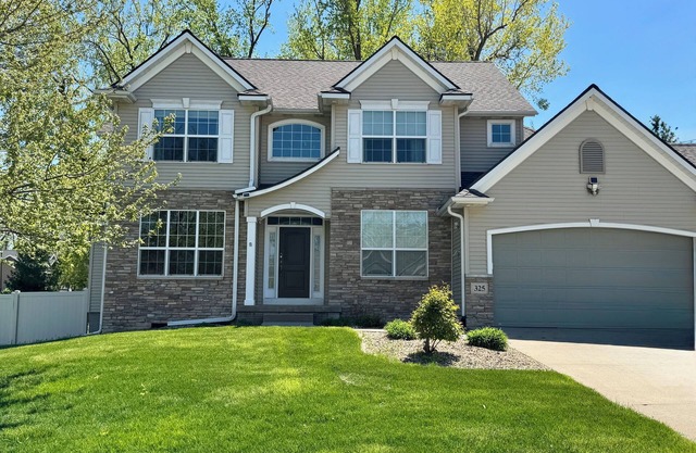 Beautiful & Spacious 6-bedroom house with Entertainment