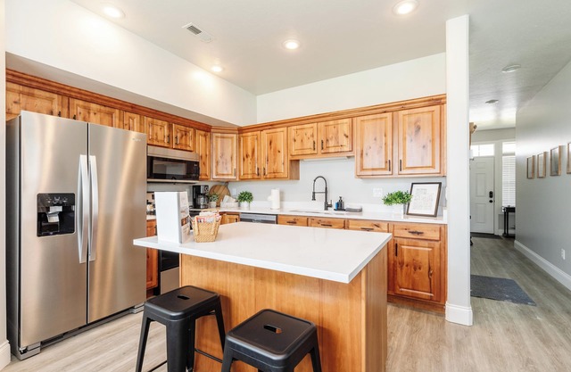 Beautiful, Sparkling Clean 3 BR, 2.5 BA Townhome!!