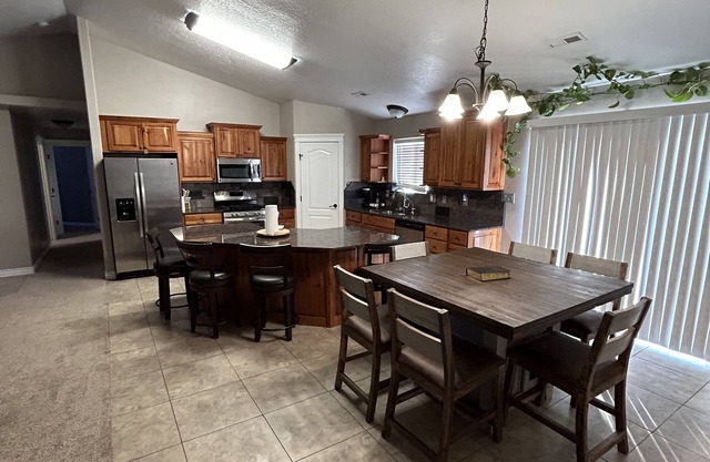 Beautiful stick built home. 5 mins to Elko.