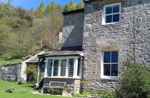 Beautiful stone cottage 5 miles from Richmond and the Yorkshire Dales w/ free Wifi, multi-fuel stove