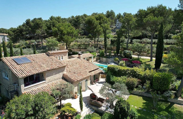 Beautiful stone farmhouse in Orgon, large park with heated, fenced swimming pool, pets welcome (1).