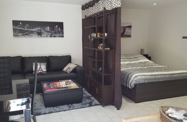 HERMOSO ESTUDIO DE 40 M² FRENTE AL ESTABLECIMIENTO TÉRMICO