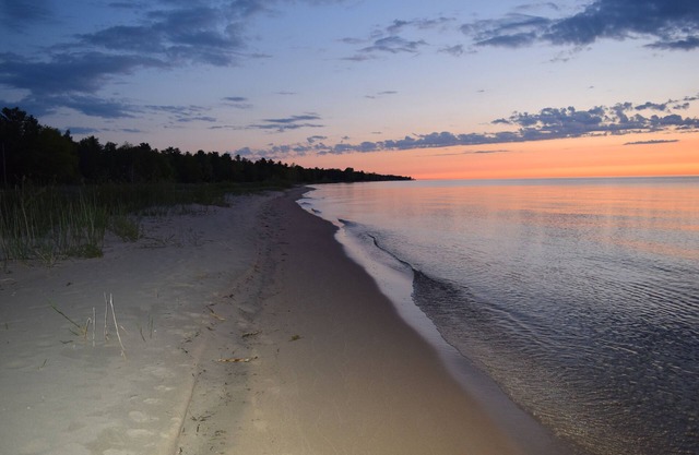 *** Nuevo listado "Lake Huron Beachfront Cottage