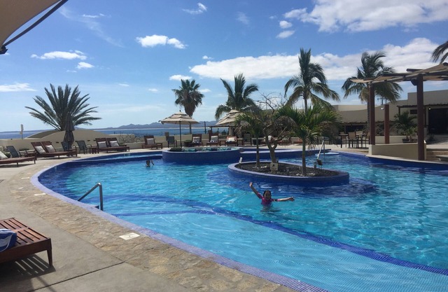 Hermoso estudio, totalmente equipado, junto a la piscina, a poca distancia de la playa de La Ventana