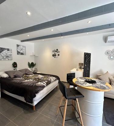 Beautiful studio in a secure private residence