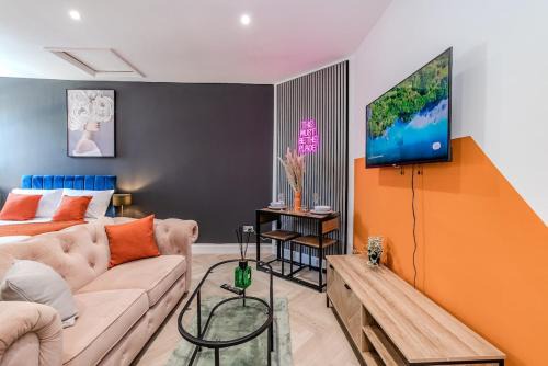Beautiful Studio Next to Beach & Shopping Centre