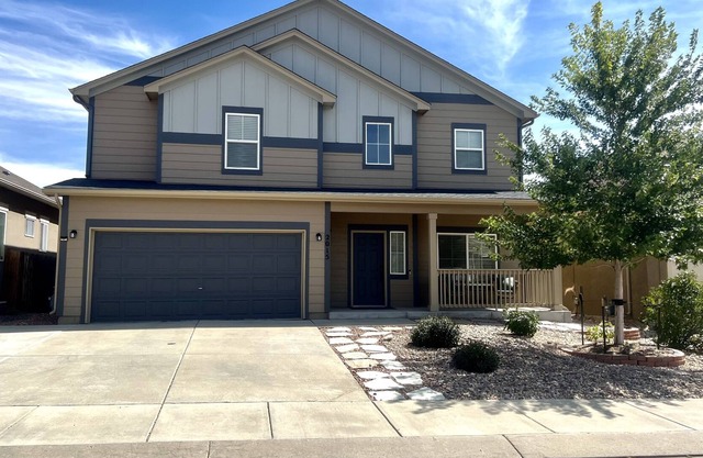 Beautiful Stylish Craftsman 5 Bedroom home