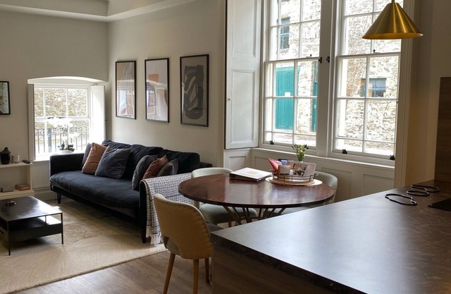 Beautiful, stylish ground floor Georgian apartment