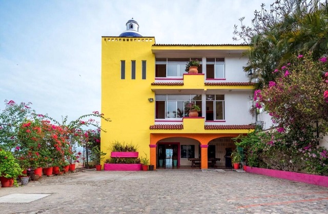 Hermosa suite, cómoda, espaciosa y con decoración de estilo mexicano.