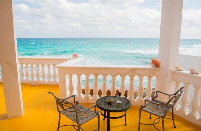 Villa Elena frente al mar abajo