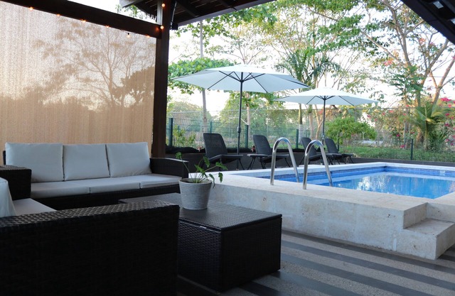 Hermosa casa de verano con vista al río