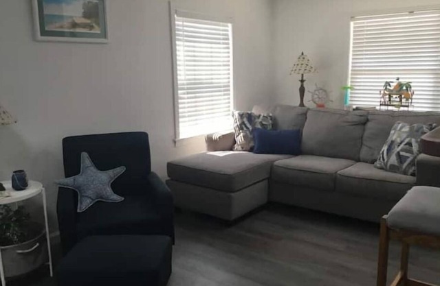 Beautiful Summer Near the Gulf & Bay! Pets OK! Great Mid Term Stay