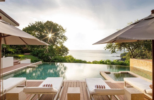 Dos piscinas, dos Master Suites, ideal para familias, conserjería, Golf