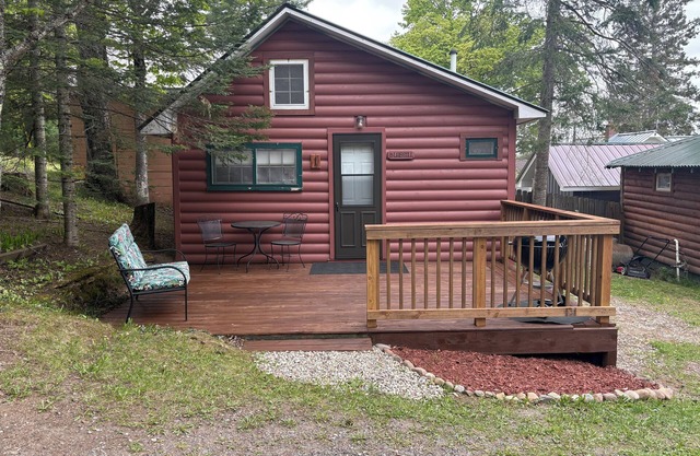 Beautiful Sunset Lake cabin rental