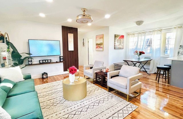 Beautiful Sunshine Suite