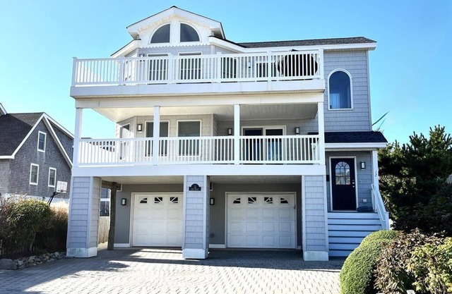 Beautiful Surf City Vacation Home - 1 from the Ocean!