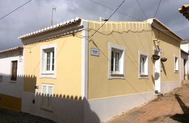 Hermosa casa de un dormitorio simpáticamente renovada en pueblo tradicional