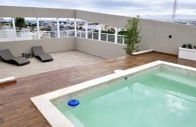 Beautiful Tower Apartment Near The Airport With Pool