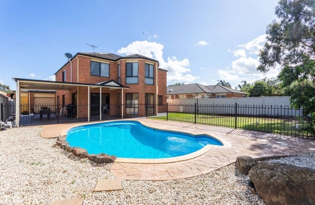 Beautiful Tarneit Family Home with Pool