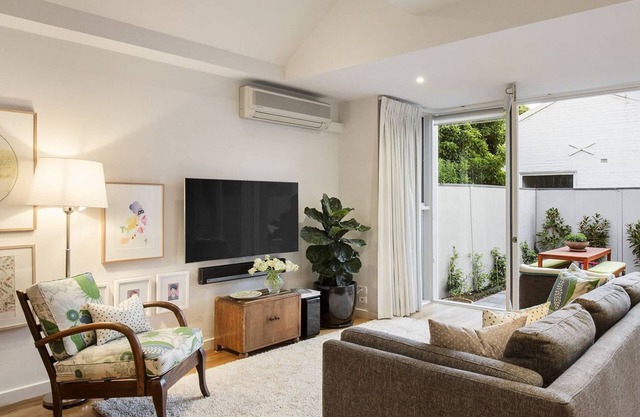 Beautiful Terrace House in Fabulous Albert Park