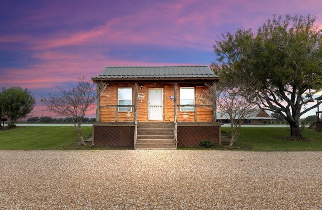 ★Beautiful Texas ranch retreat with lake.cabin#3 ★