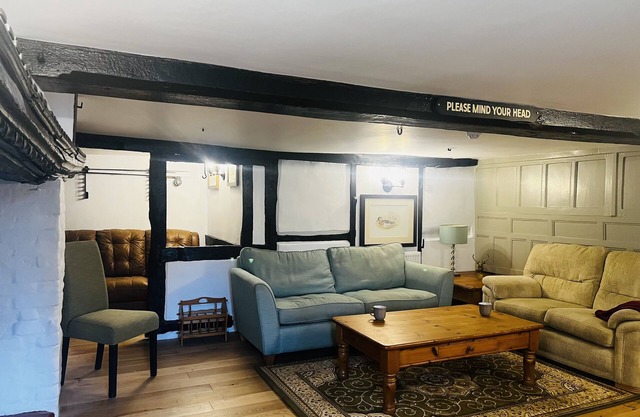 Beautiful three bed thatched cottage on New Forest’s doorstep